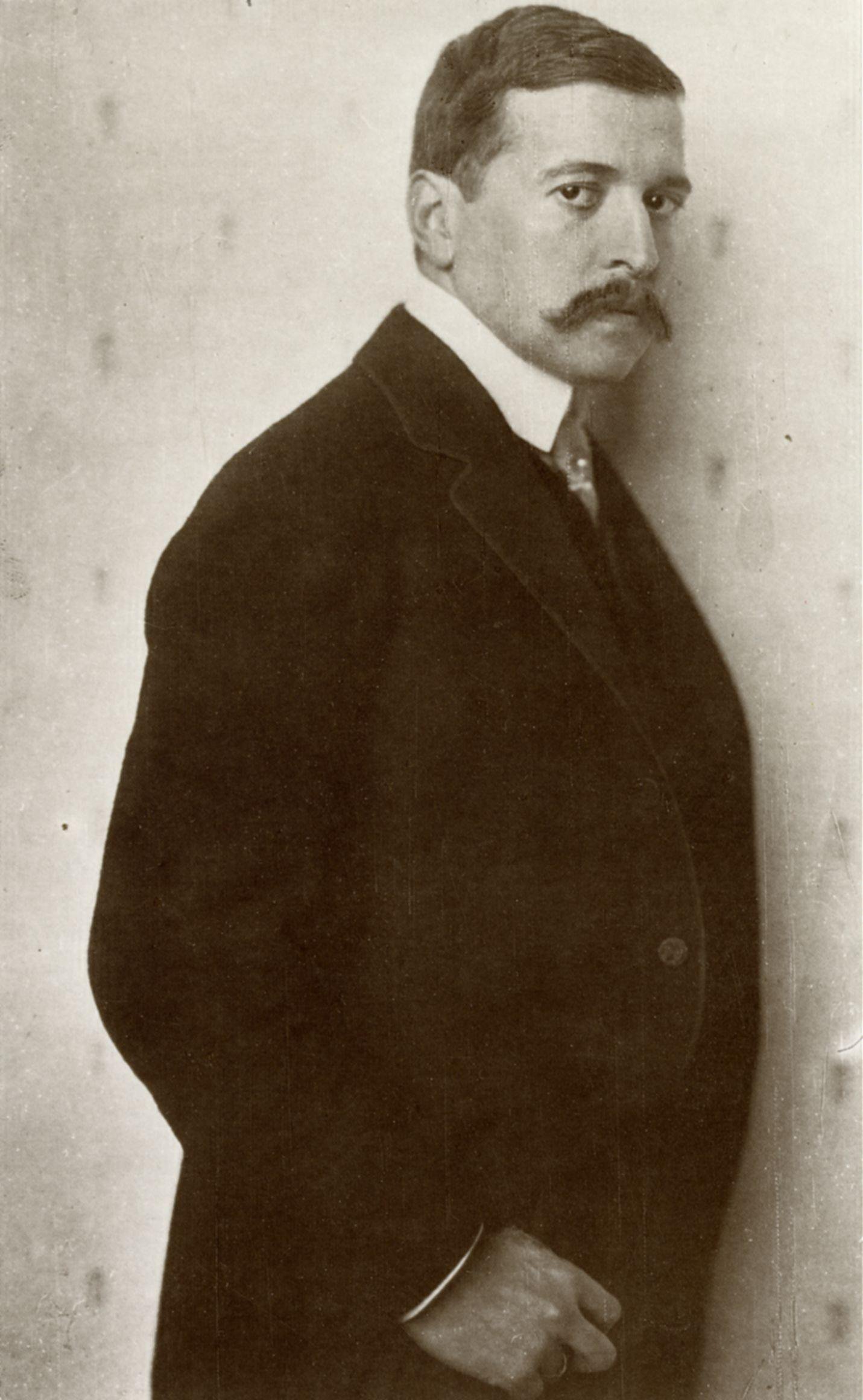 Nicola_Perscheid_-_Hugo_von_Hofmannsthal_1910.jpg